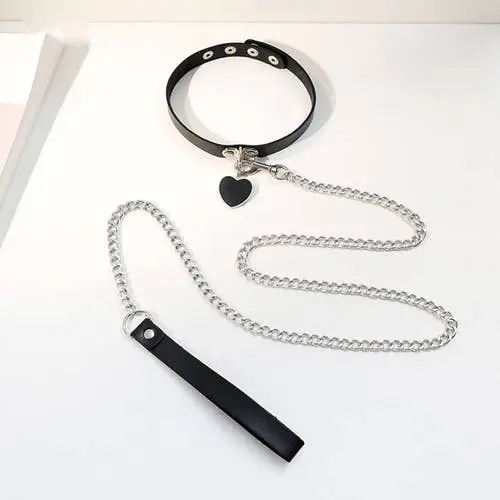 Fee Et Moi - Adjustable Heart Collar with Leash Chain