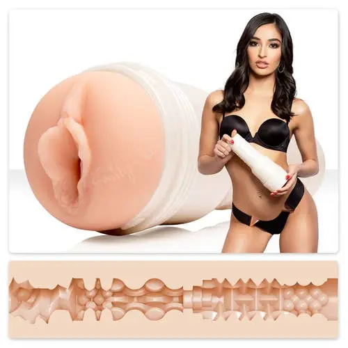 Fleshlight Girls - Emily Willis with Squirt Texture Masturbator